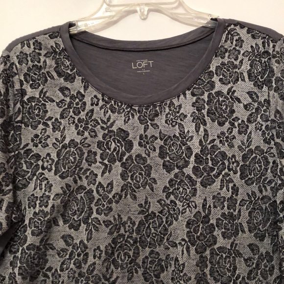 Loft Grey Dressy Floral T-shirt Size Large - Picture 3 of 4